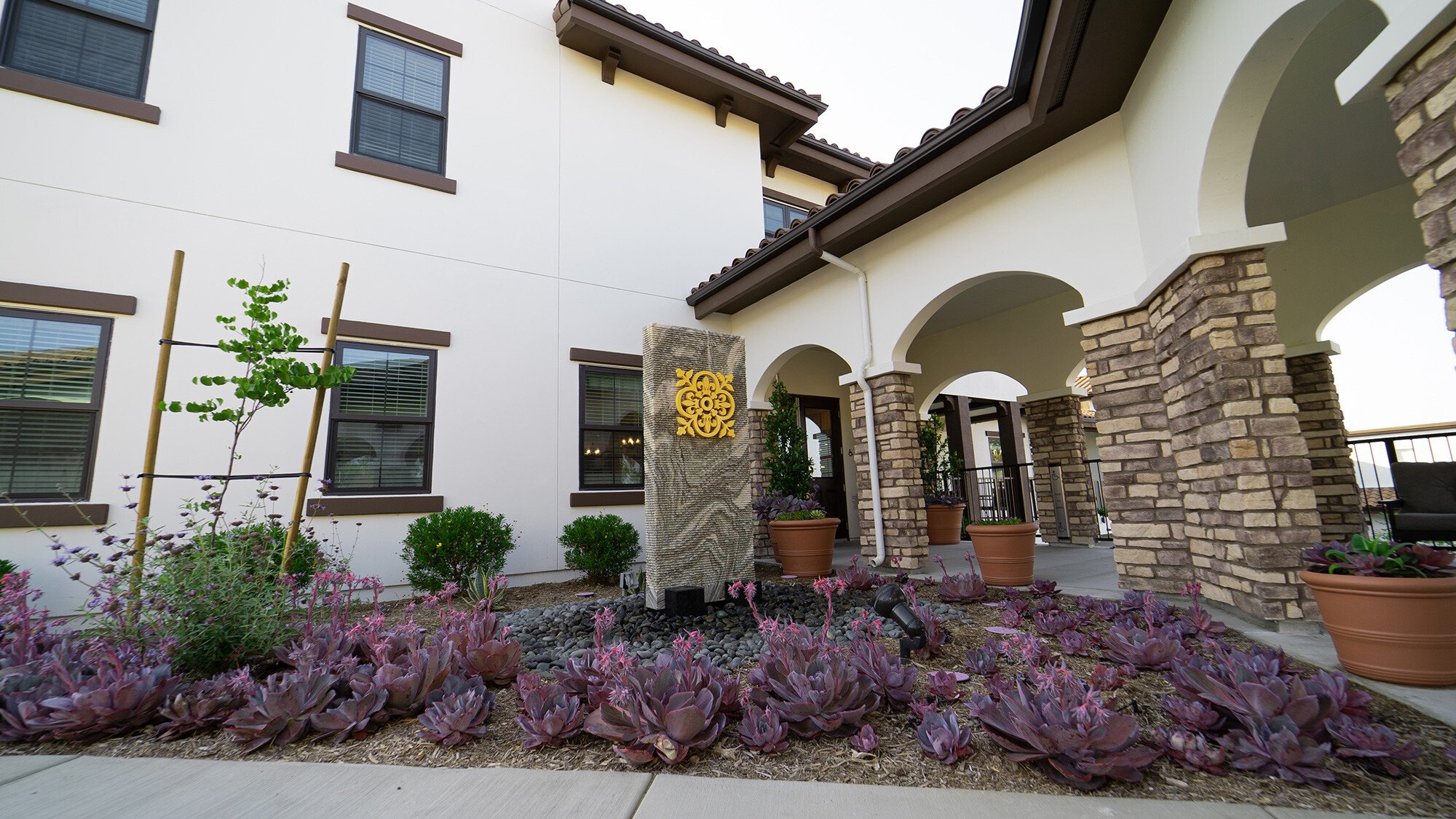 Garden-terrace-4_La-Marea-Senior-Living
