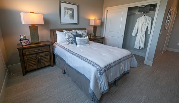 Model-bedroom-11_La-Marea-Senior-Living-1