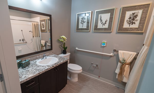 Spacious-Bathroom_La-Marea-Senior-Living-1