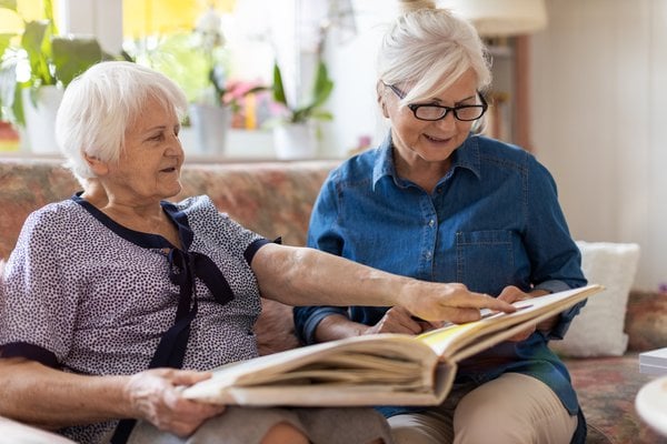 5 Signs Your Loved One Needs Memory Care Support